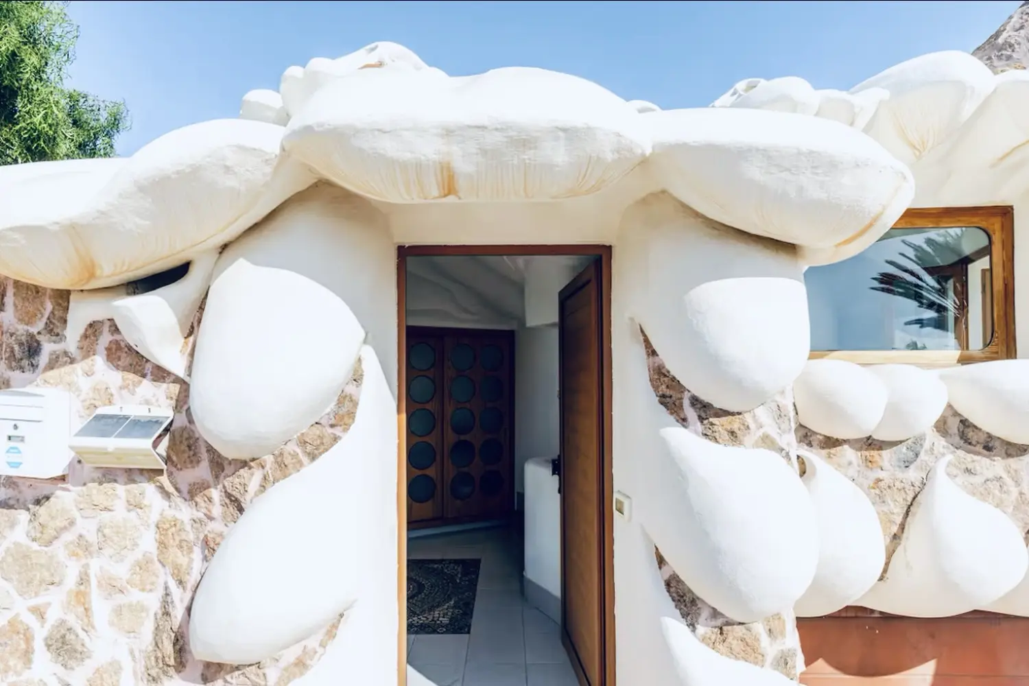 Oceania Sugarhouse – Außenansicht der Eingangstür